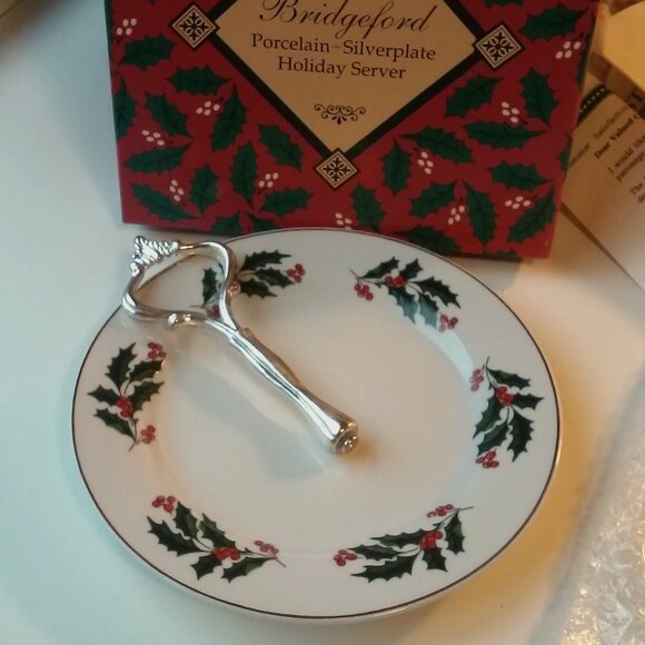 Christmas Serving Plate 7" Silver Handle 5 1/4" Porcelain Silverplate New In Box - Picture 1 of 5